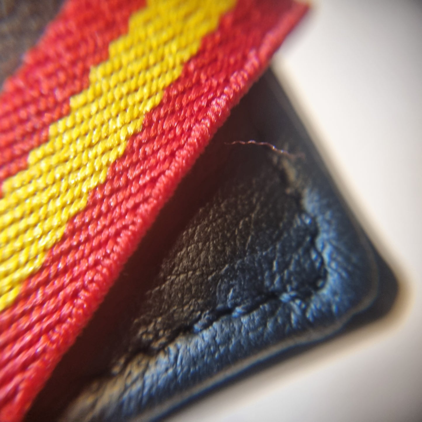Conjunto de cartera negra con cinta de la bandera de España y cinturón 100% piel para hombre