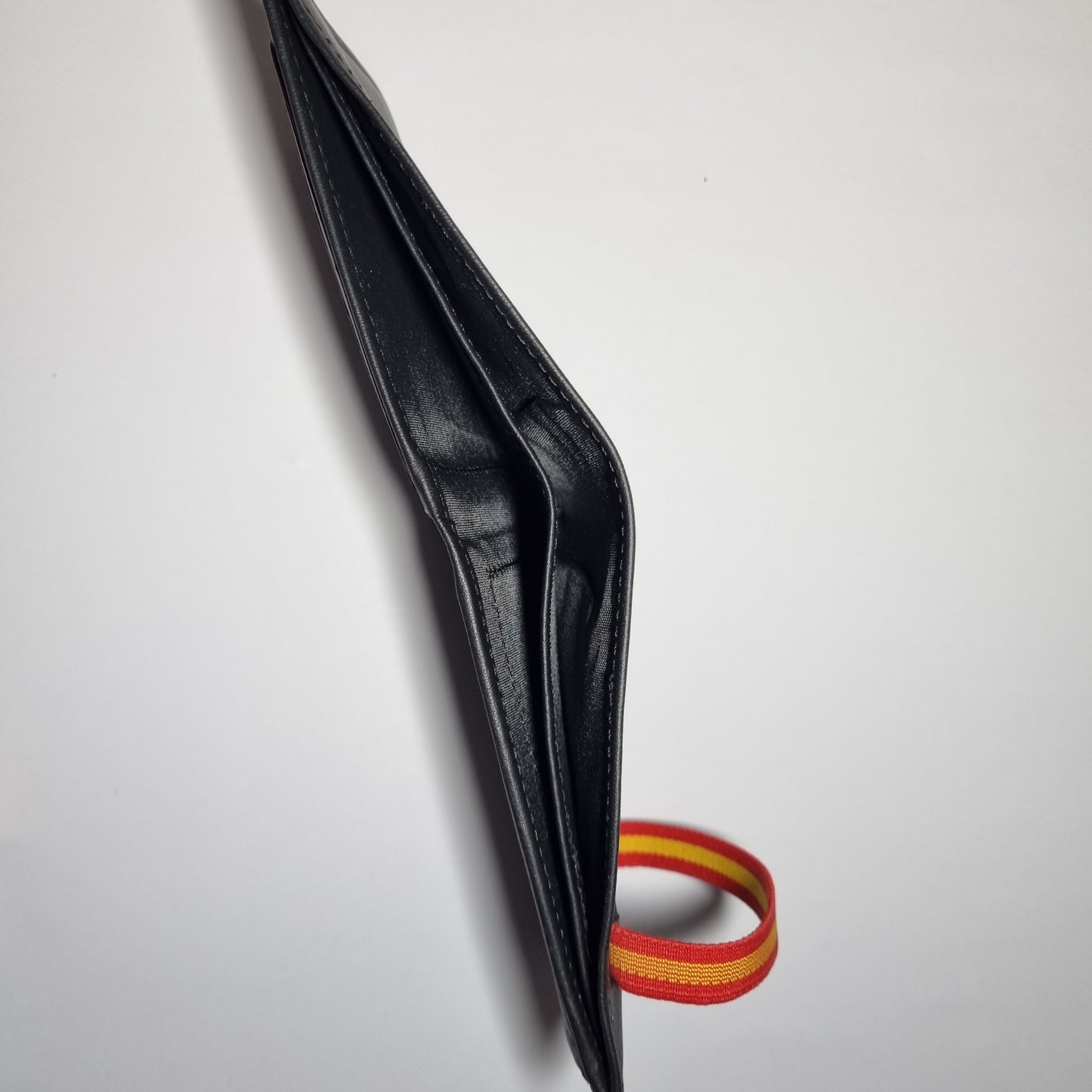 Conjunto de cartera negra con cinta de la bandera de España y cinturón 100% piel para hombre