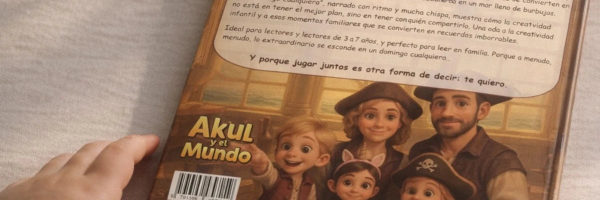 Cuento infantil Akul y el Mundo con ilustración familiar en portada para lectura en familia