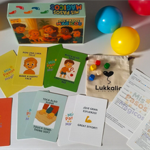 Elementos incluidos en Mis Pasos Mágicos: tarjetas de actividades, tablero, hoja de logros y materiales educativos diseñados para niños con TEA y TDAH.